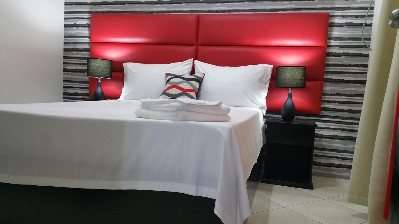 ลักชัวรี สวีท 5 Aparthotel อังเฮเลส ภายนอก รูปภาพ